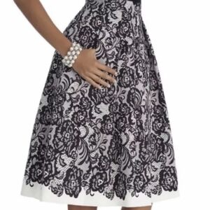 White House Black Market A-line Pockets Black White Brocade Skirt - Sz 4
